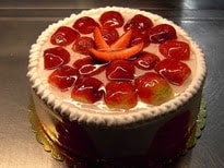 4-6 Kişilik Yaş Pasta Paketi - Mevsimsel Çilek pasta