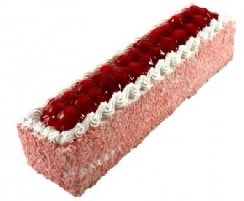 Katıksız 4-6 Kişilik Çilekli Baton Yaş Pasta pasta