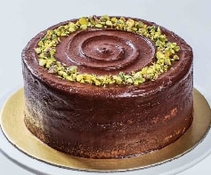 Şık Sunumlu Çikolatalı Fıstıklı Yaş Pasta pasta